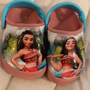MOANA Toddler Crocs size 6